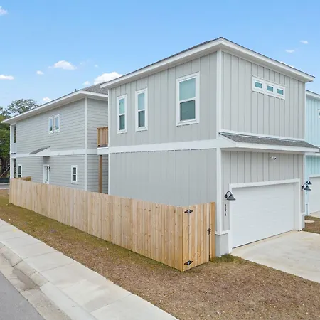 Bright And Open Walk To Downtown Villa